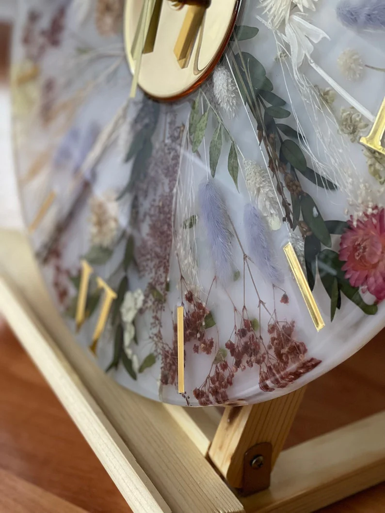 Elegant White Resin Wall Clock with Flower Artwork
