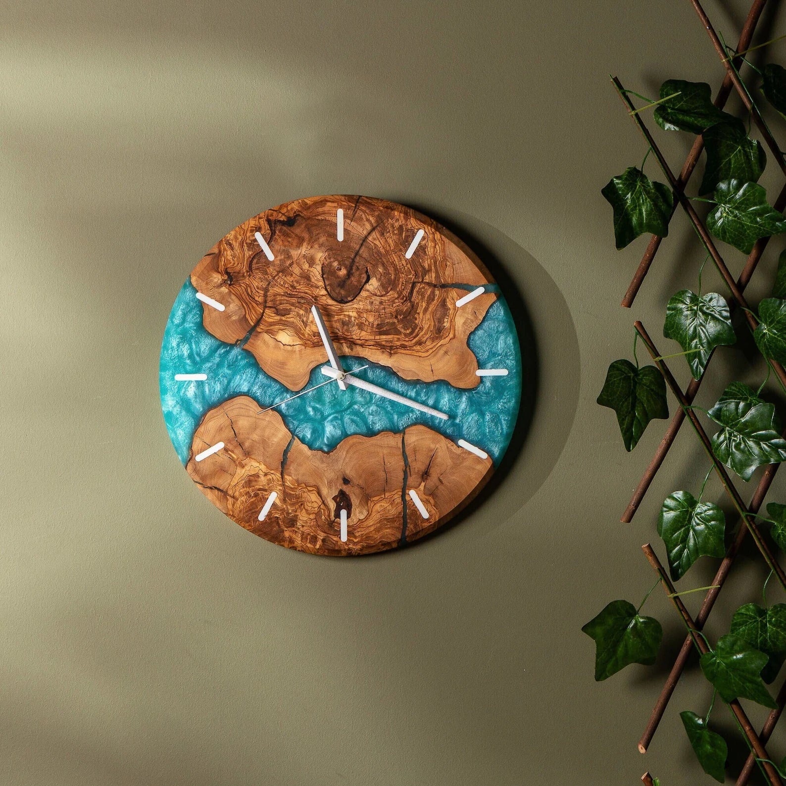Epoxy & Rosewood Wall Clock - Large Resin Wall Clock with Oversized Wooden Design, Unique Housewarming Gift, Handmade Christmas Gift for Living Room or Office D��cor