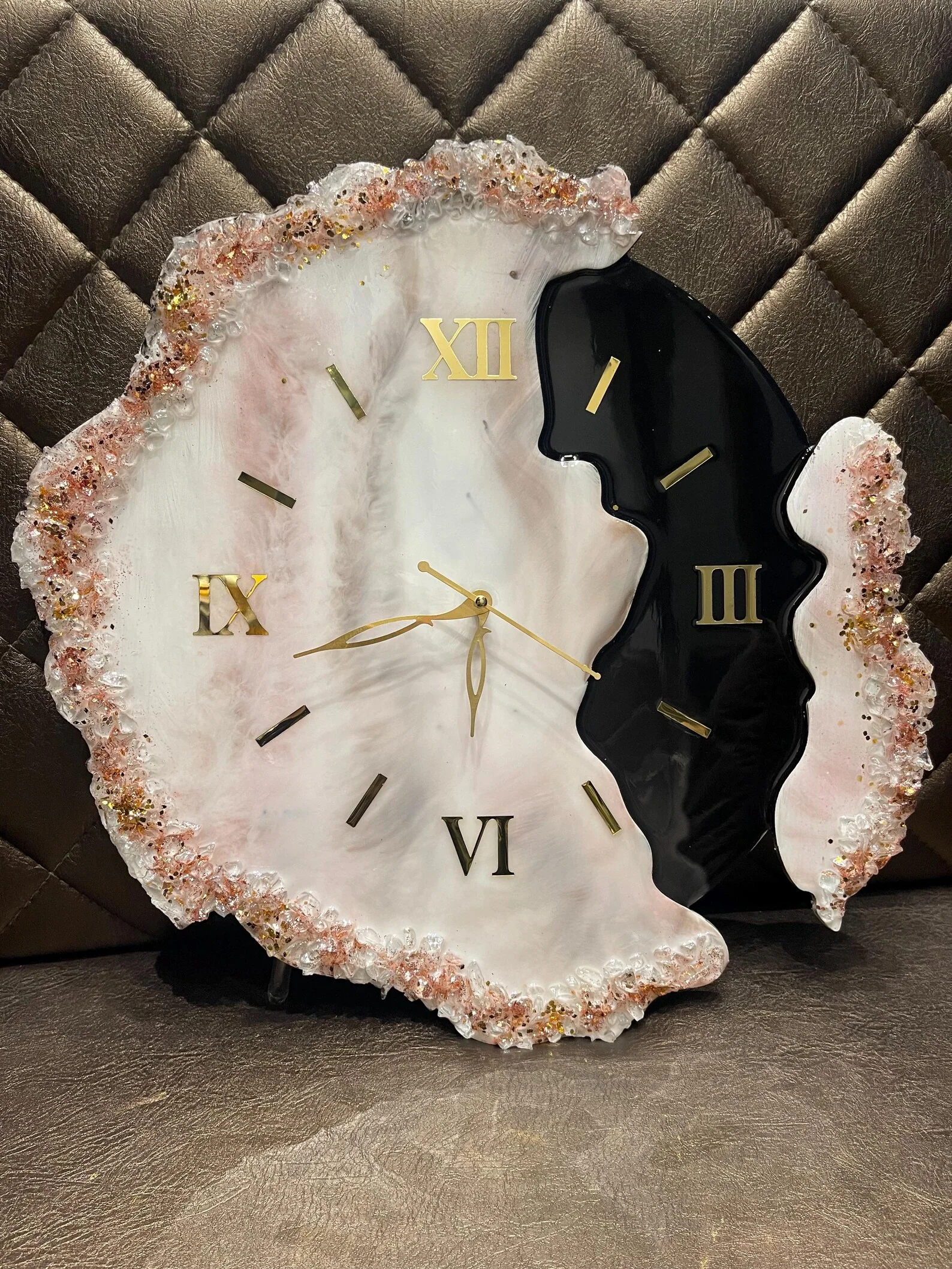 Resin Art Wall Clock �C Unique Handmade Custom Clock, Stunning Wedding Gift, Modern Wall Art, Aesthetic Resin Decor for Living Room or Home, Stylish Handmade Wall Clock