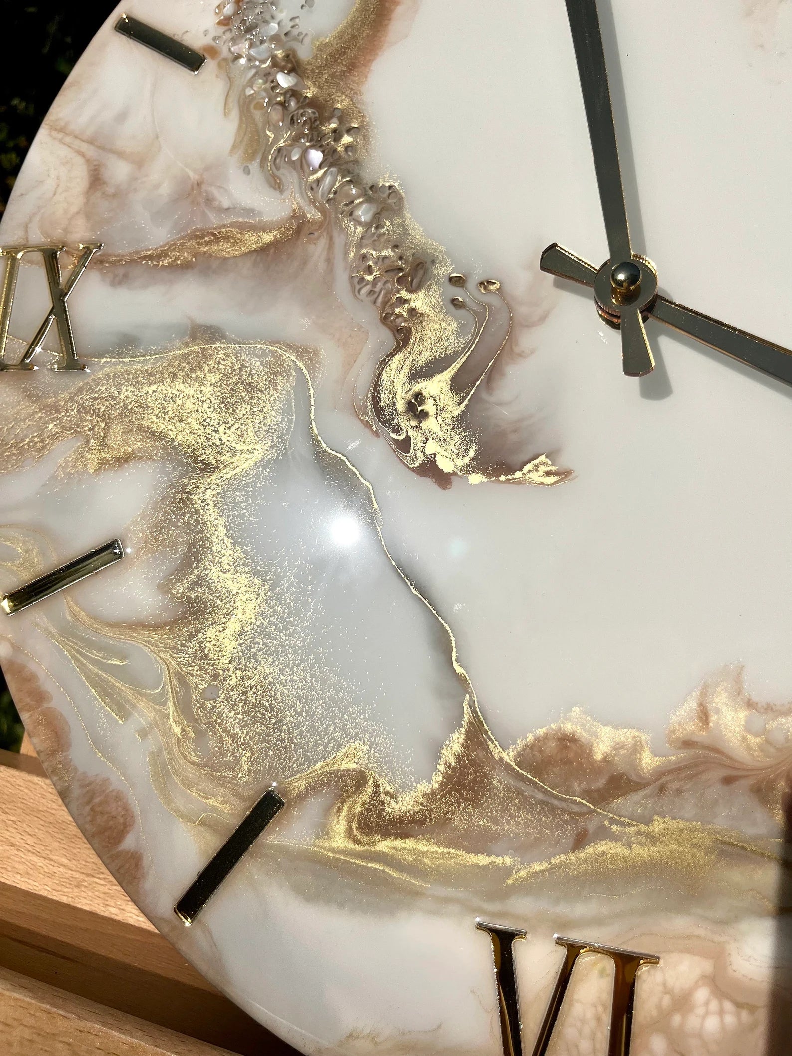 Large Beige Elegant Marble Wall Clock �C Unique Epoxy Resin Art, Modern Design, Luxury Wall Clock for Home D��cor, Perfect 60th Birthday Gift for Women and Mother