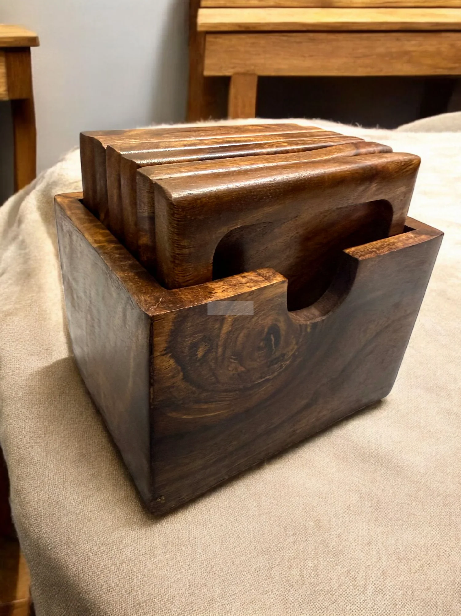 Modern Style Rosewood Cup Coasters �C 4 & 6 Piece Sets for Home D��cor