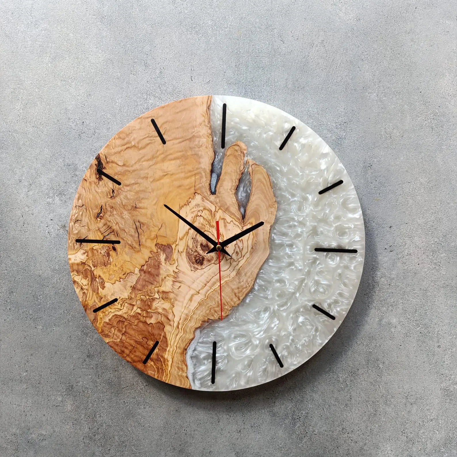 Handmade Resin Wall Clock �C Custom Epoxy Wall Clock with Rosewood �C Modern Wall Clock �C Unique Olive Wood Resin Clock for Home Decor �C Personalized Home Gift