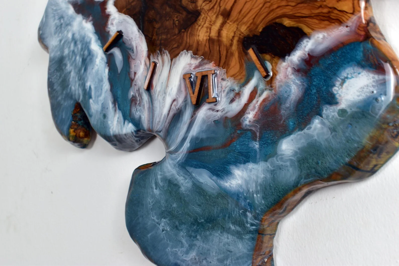 Custom Made Live Edge Rustic Rosewood Wall Clock - Epoxy Resin Ocean Art, Personalized Gift, Unique Olive Wood Wall Clock with Resin Design for Home D��cor