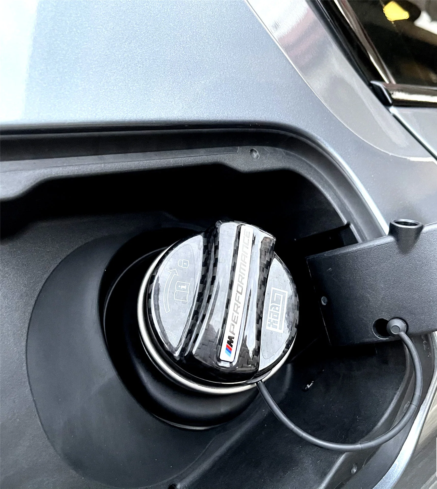 Geex Village MP M Performance Style Fuel Filler Cap for BMW M5 M5C F90 (LCI & Pre-LCI) 2018-ON Carbon Fiber
