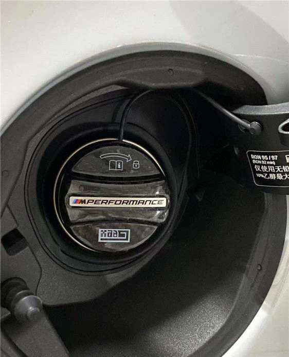 Geex Village MP M Performance Style Fuel Filler Cap for BMW M5 M5C F90 (LCI & Pre-LCI) 2018-ON Carbon Fiber